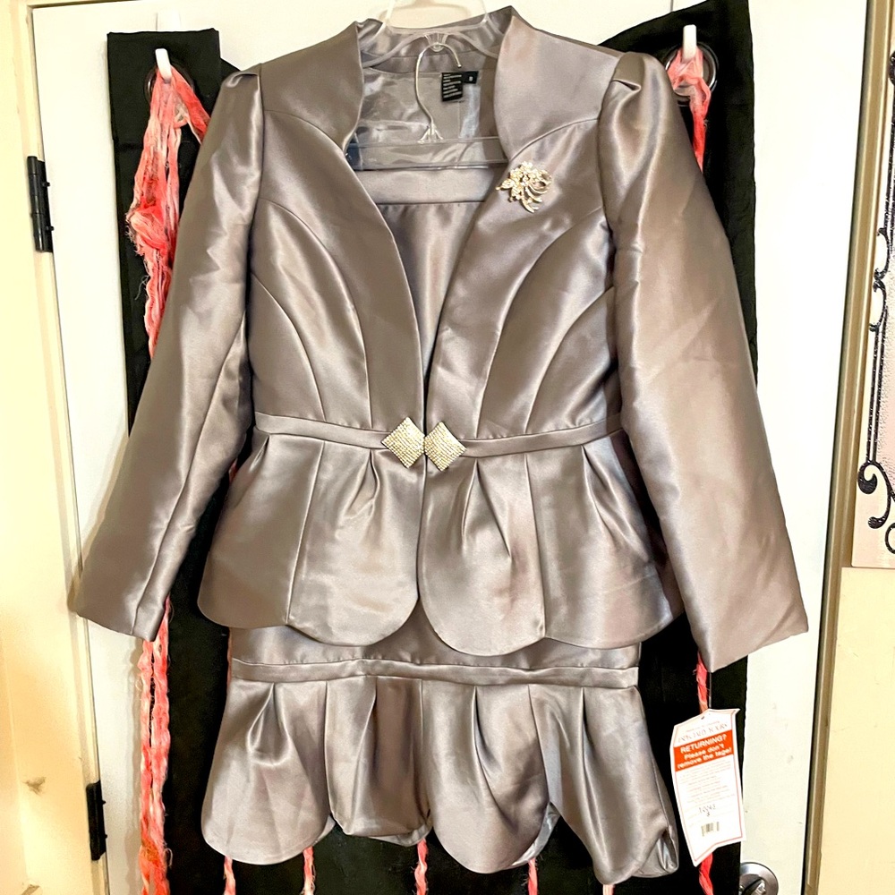 EY Signature Skirt Suit